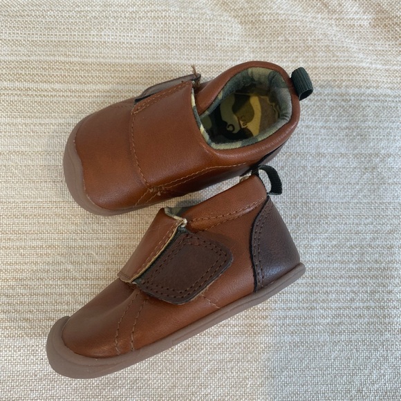 Carter’s Alex toddler shoe with velcro - Picture 3 of 3
